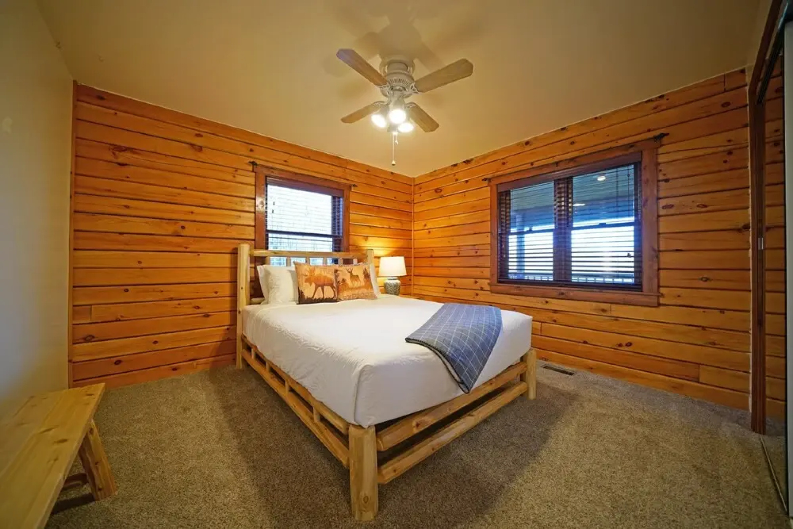 Lazy Bear Lodge ~ Mountain Views ~ Pool Table