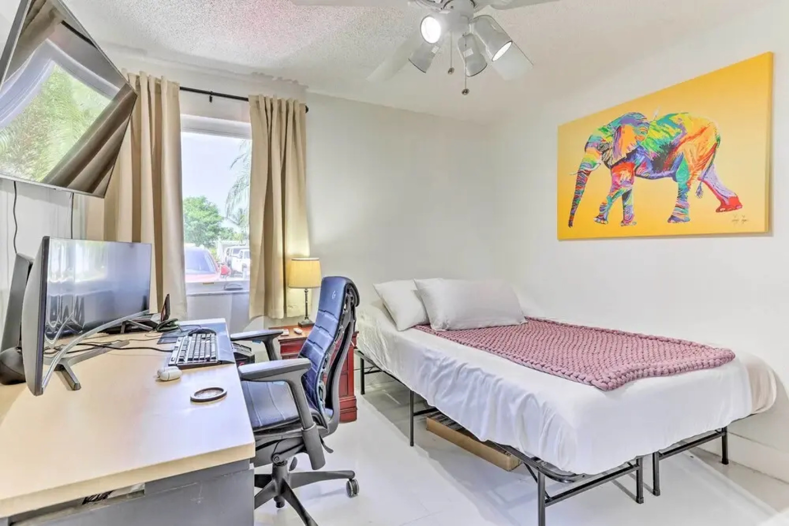 Sunny Miami Retreat - Pool, Patio & Gas Grill!