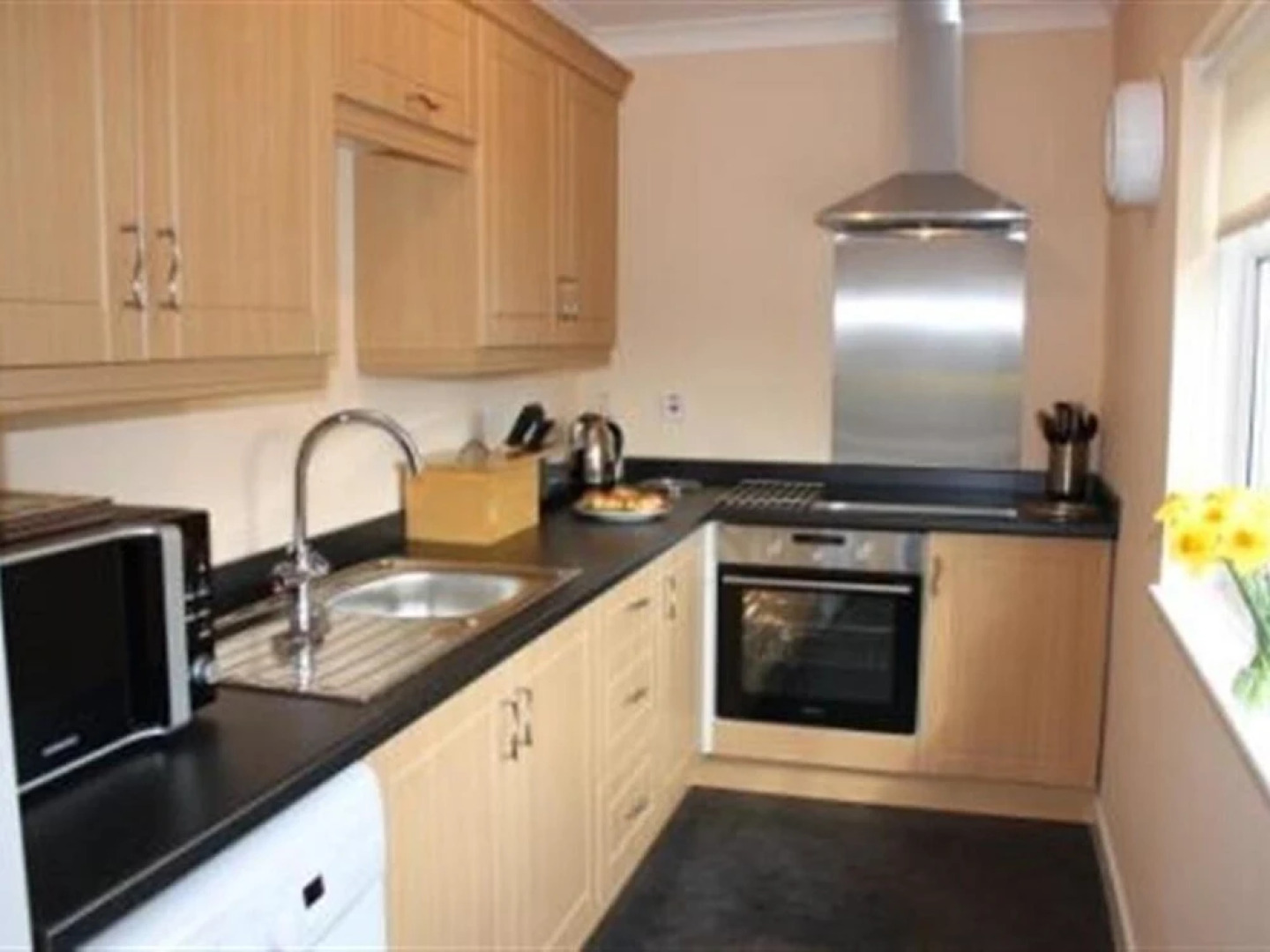 Romantic Apartment in Wisemans Bridge With Terrace