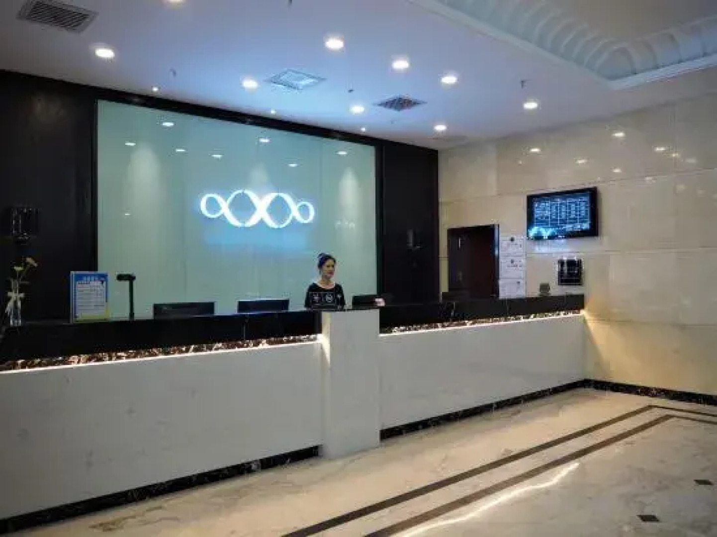 Xi'an Hotel (Yining  Feijichang Road Liuxing Street )