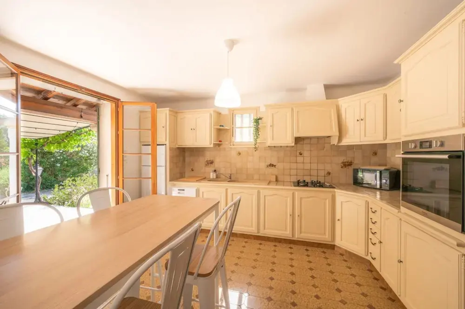 Mas Lou Pitchoun Exceptional Villa Between the Alpilles and Avignon