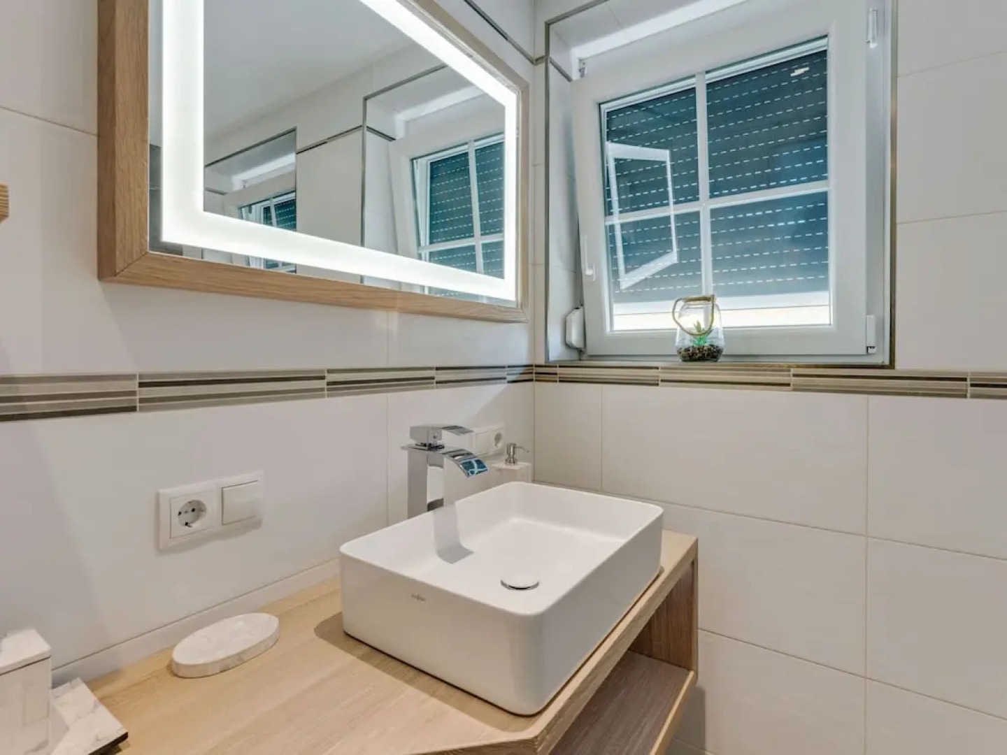 Holiday Home Near Lake