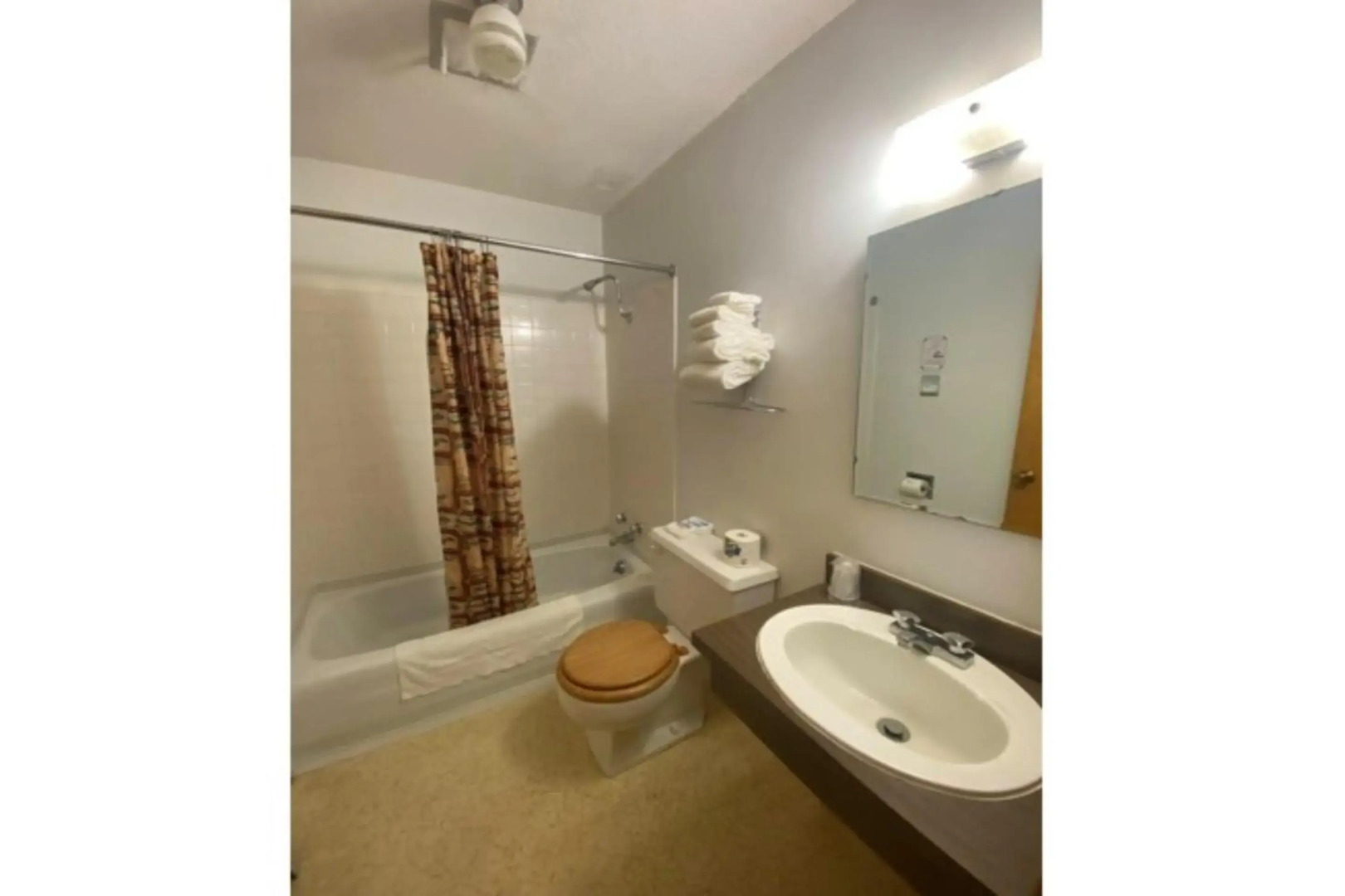 Love Hotels Voyageur by OYO at International Falls MN