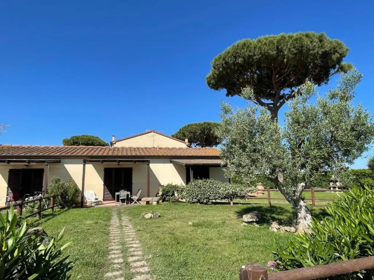 TOSCANA TOUR - small cottage with aircon, private terrace and garden - 2000m from the beach