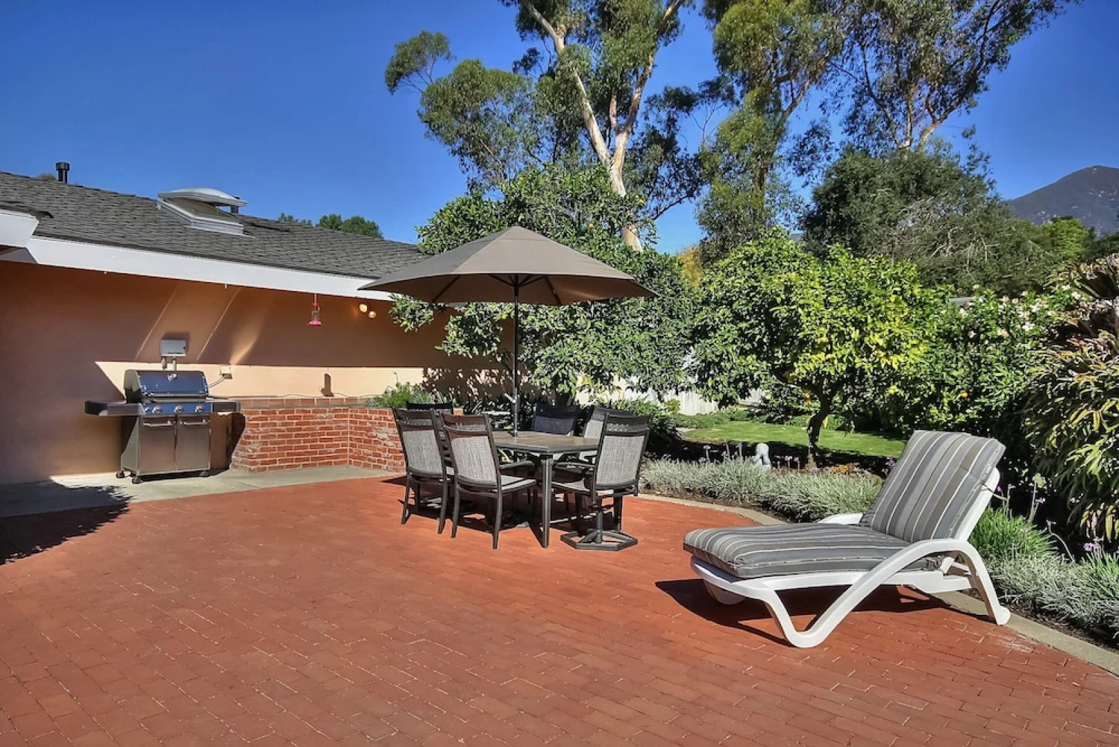 3BR 2BA Classic Montecito House Minutes to Butterfly Beach by RedAwnin