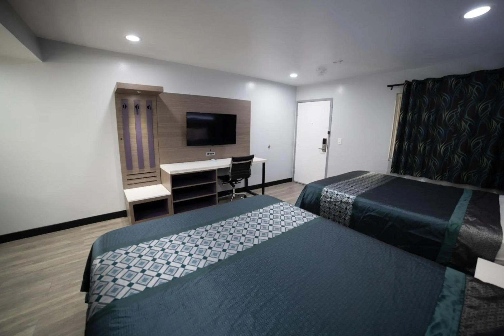 Express Inn & Suites