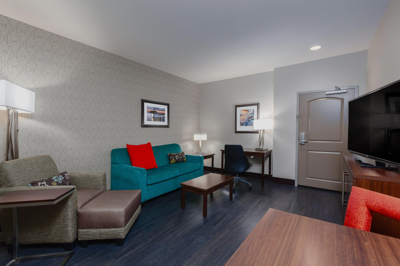 Holiday Inn Express & Suites Eureka by IHG