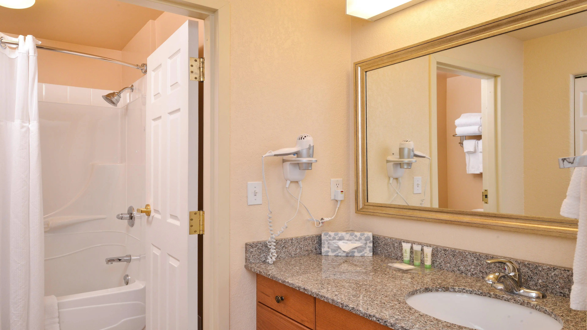 Staybridge Suites Calgary Airport by IHG