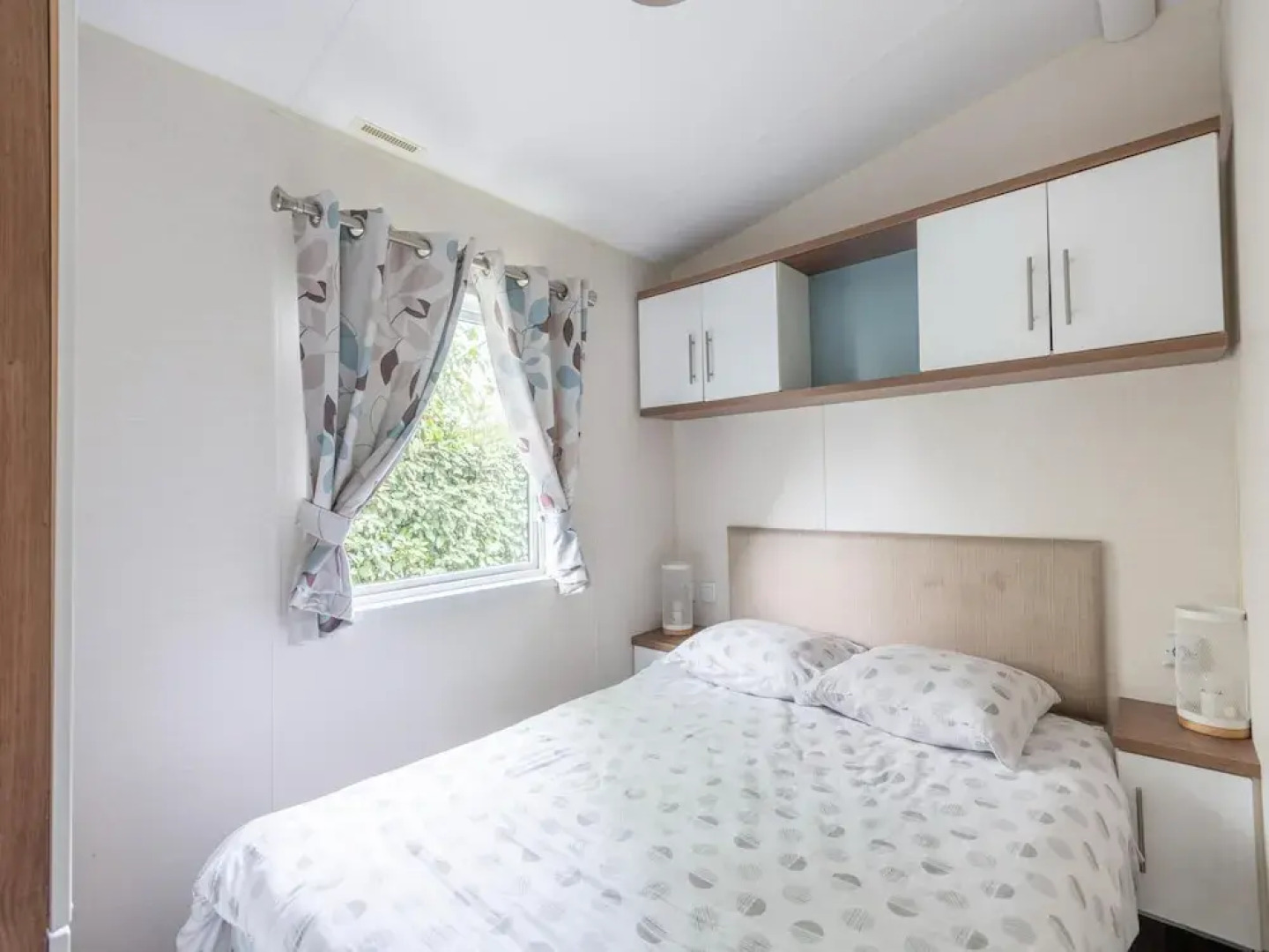 Mobile Home in Veuzain-sur-loire With Garden