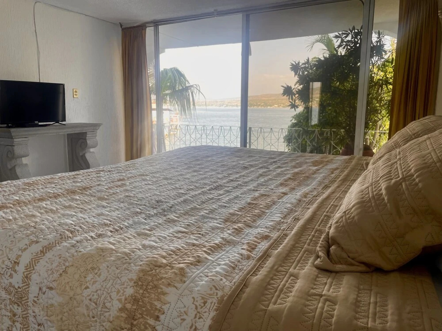 Marina Palace Teques