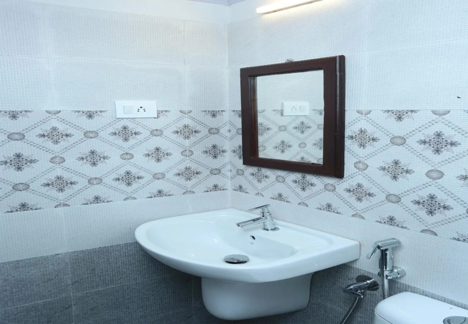 Nedumparambil Residency By OYO Rooms