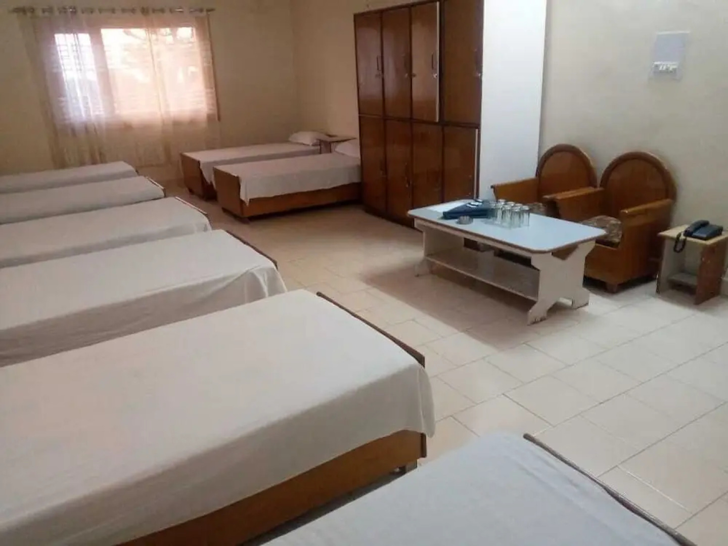 Pops Hotel and Restaurant