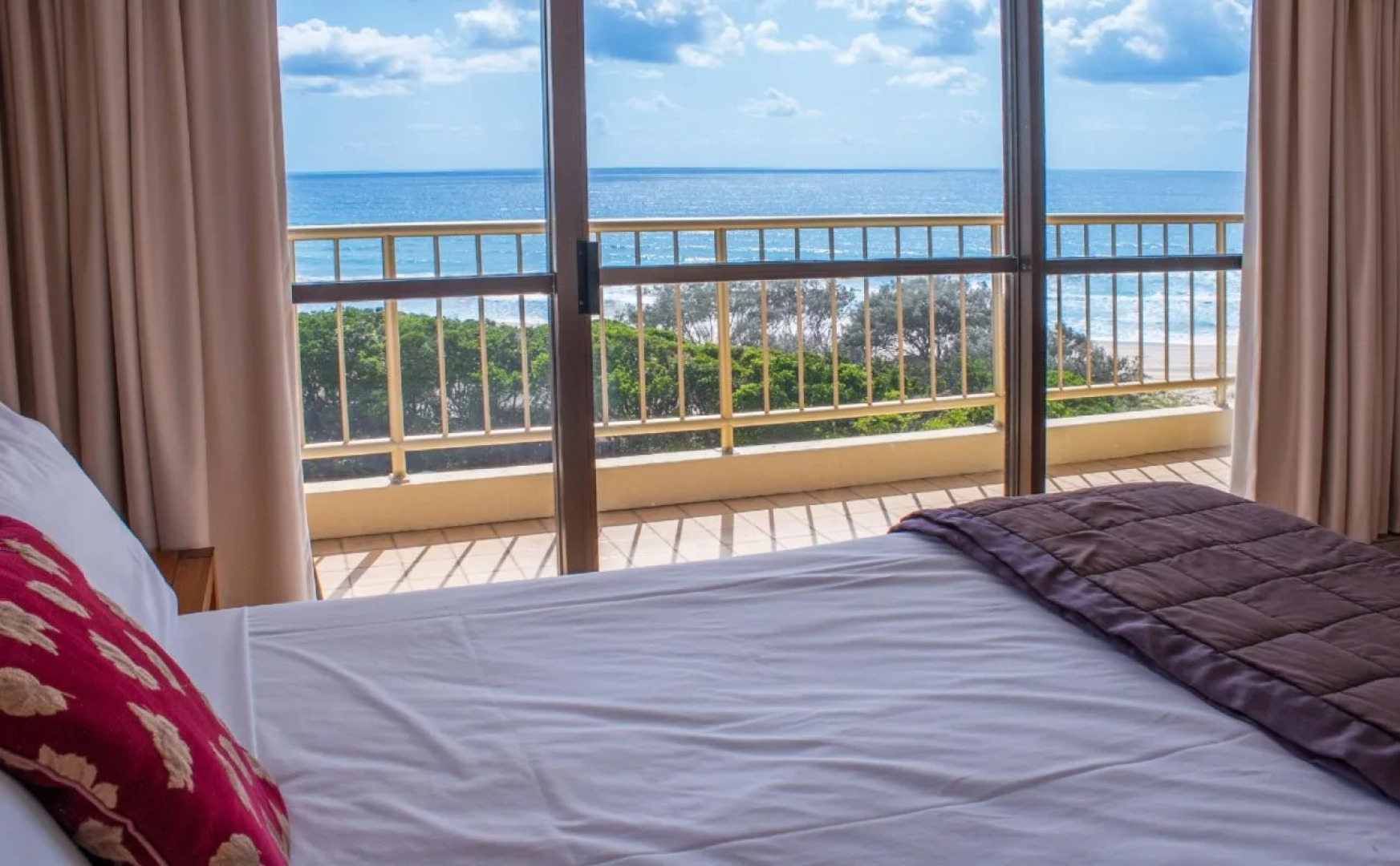Capricorn One Beachside Holiday Apartment-Official