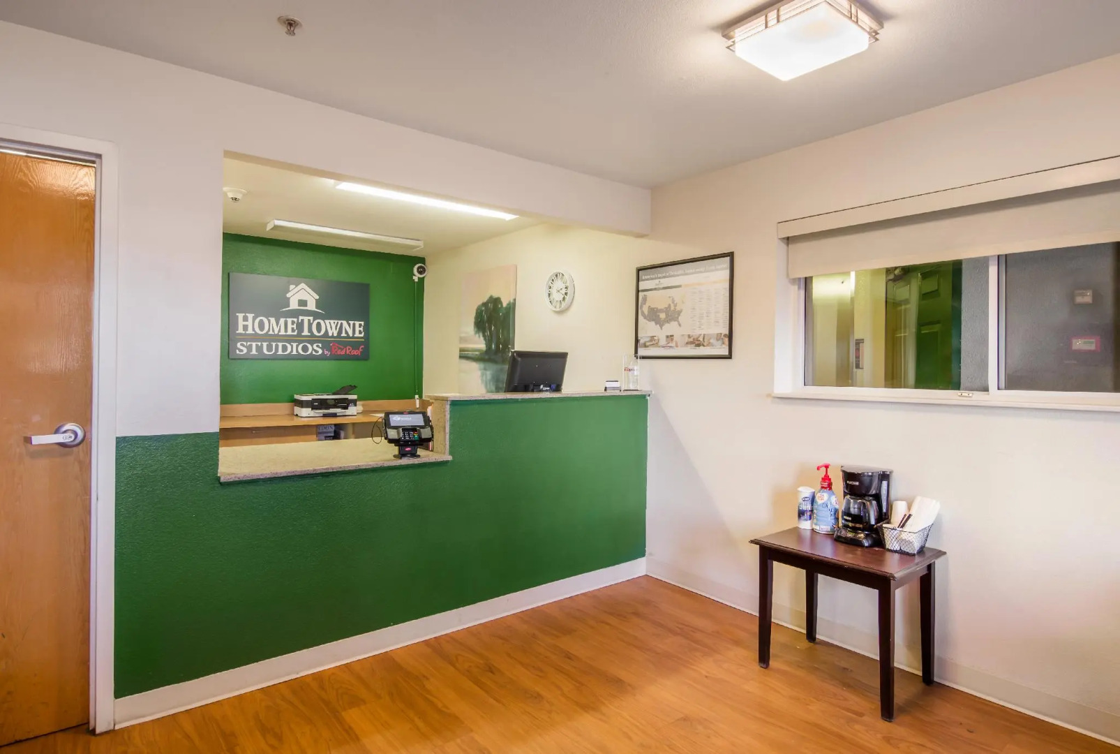 HomeTowne Studios By Red Roof Denver - Airport/ Aurora