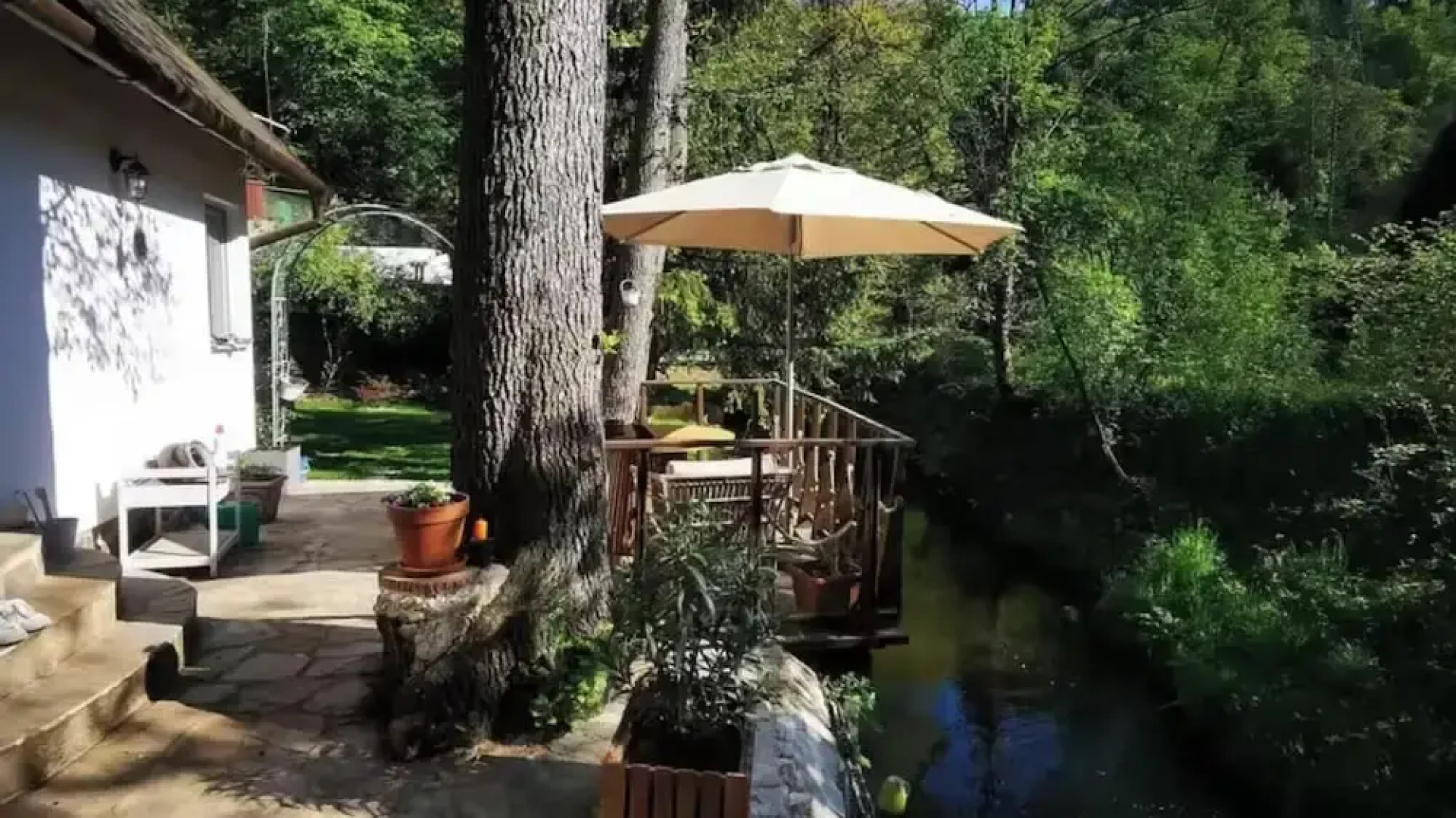 Sunny Wooden House on Creek, 30 Minutes Prague
