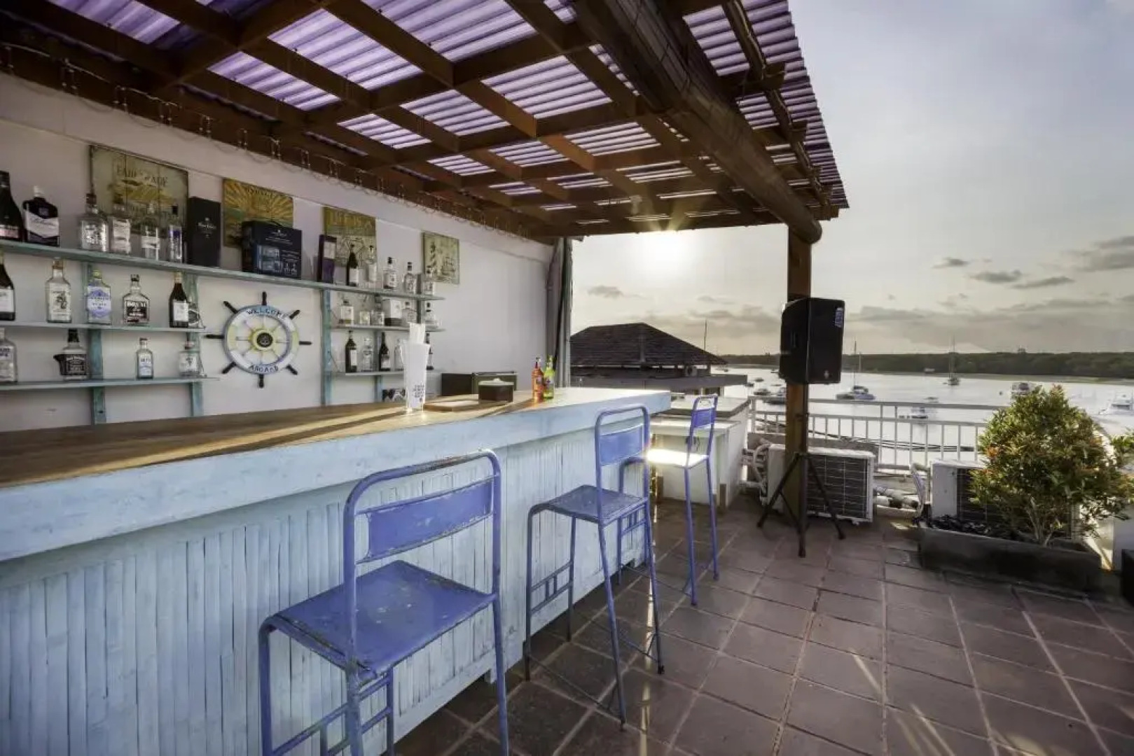 Paras Paros Marina Lodge