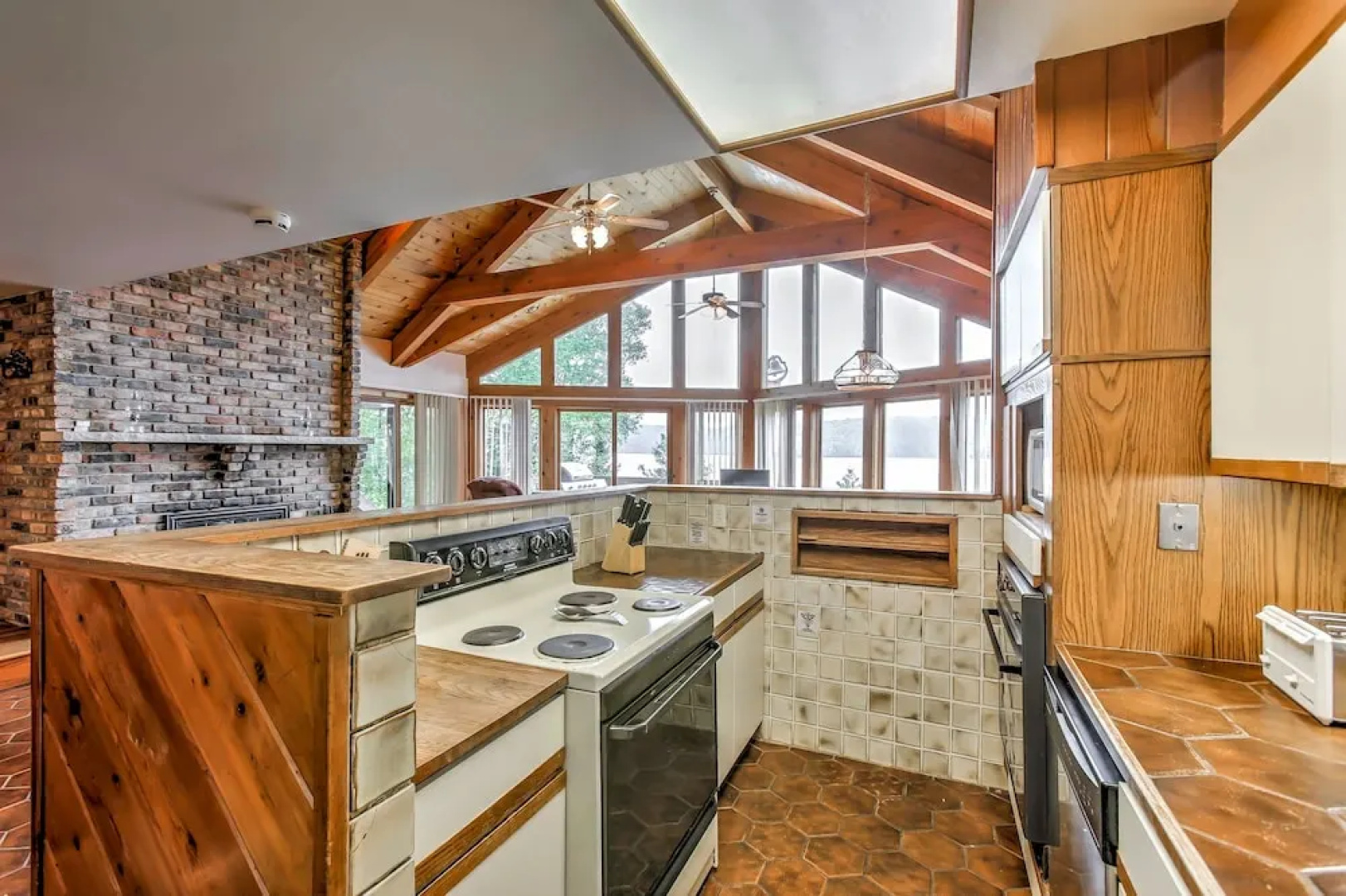 438midsu 4 Bedroom Home