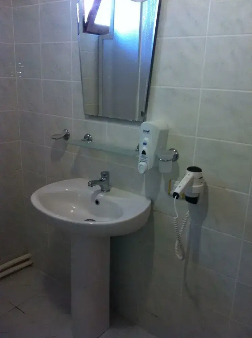 Minaz Hotel