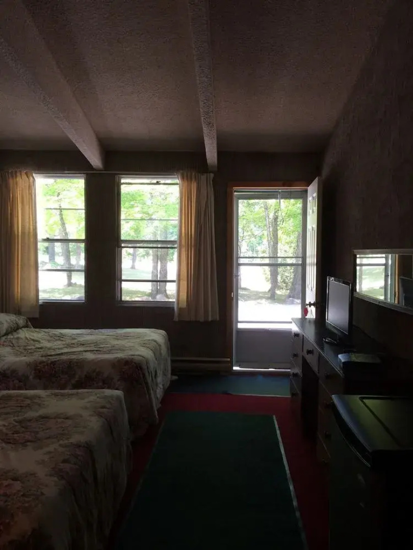 Tunnel Lake Trading Post & Motel