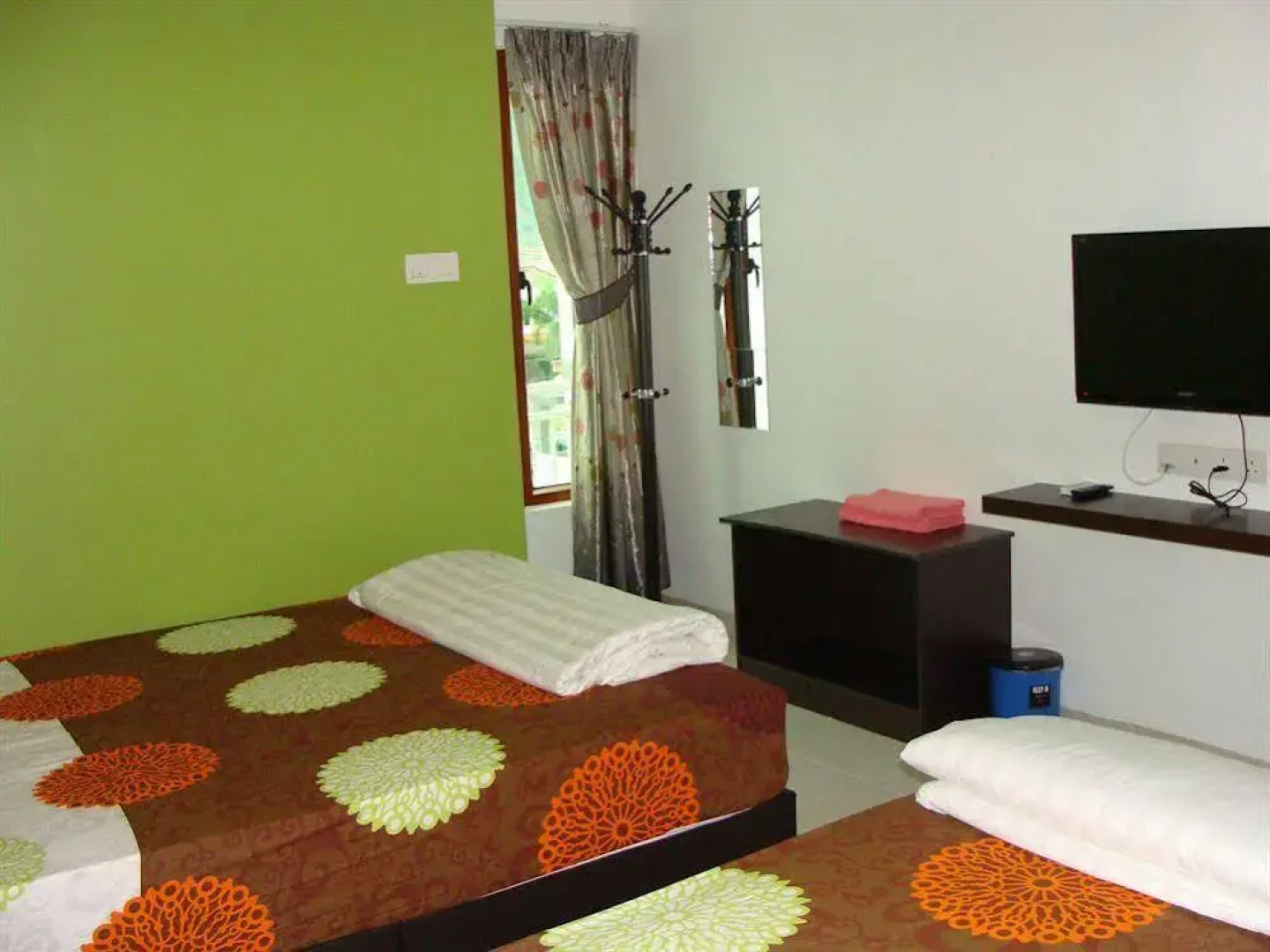 White House Homestay