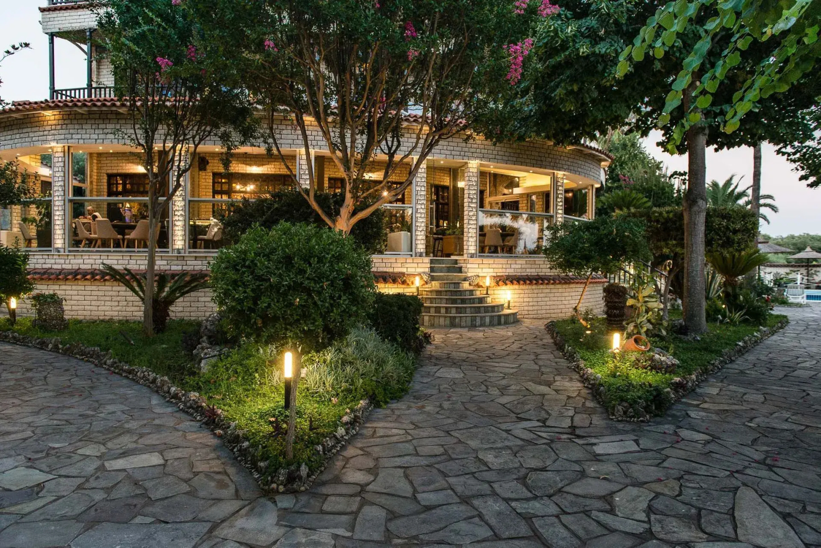 Nepheli Hotel