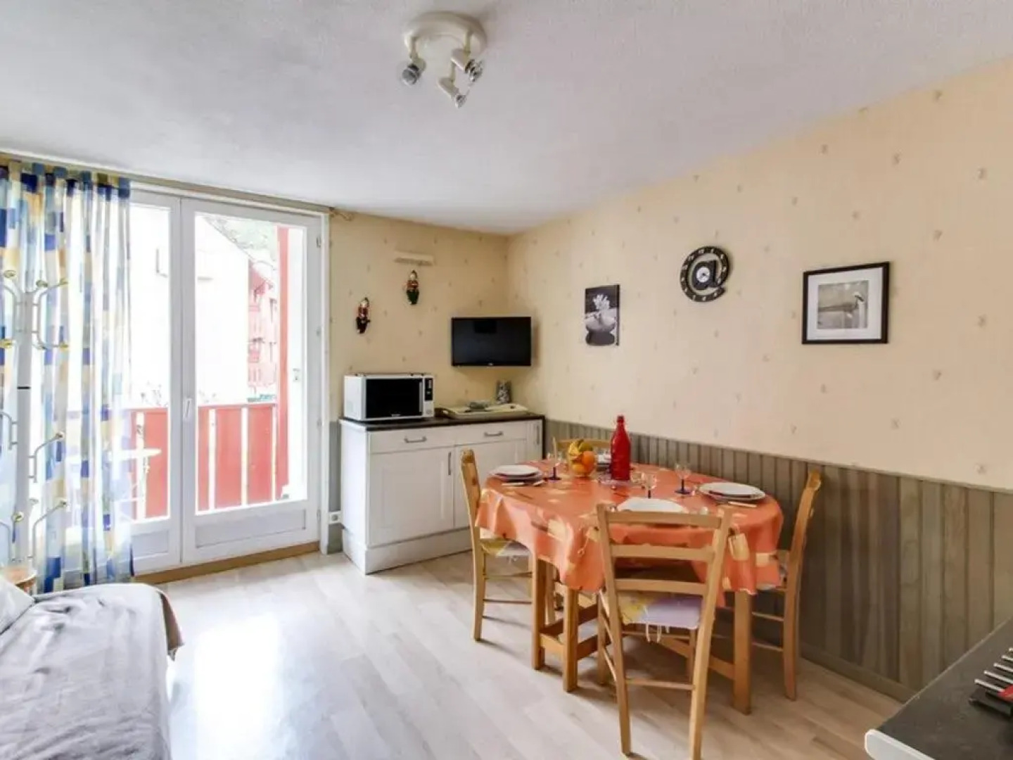 Appartement Esquièze-Sère, 2 pièces, 6 personnes - FR-1-402-34