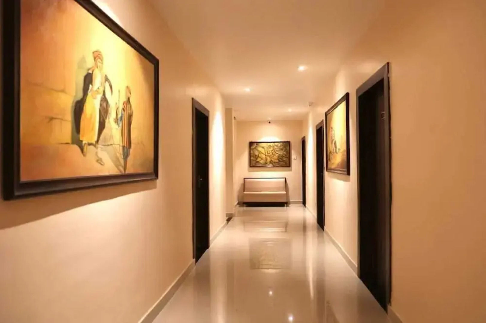 Regal Guest House by ROH