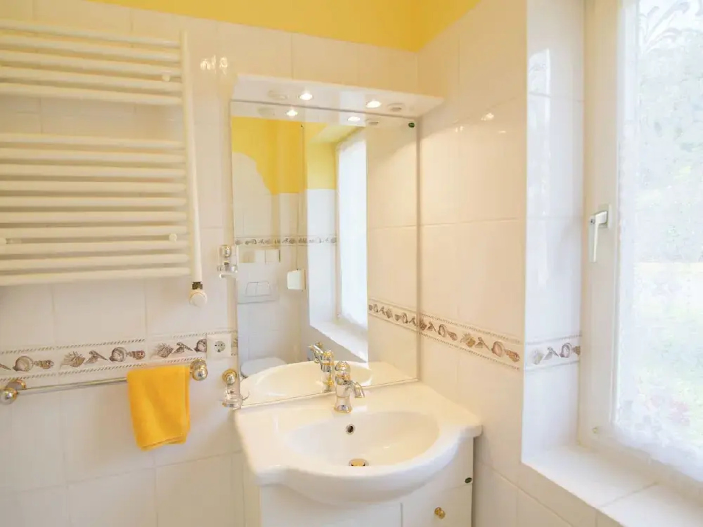 Exclusive Apartment With Large Balcony and Lake View Directly on to the Edersee