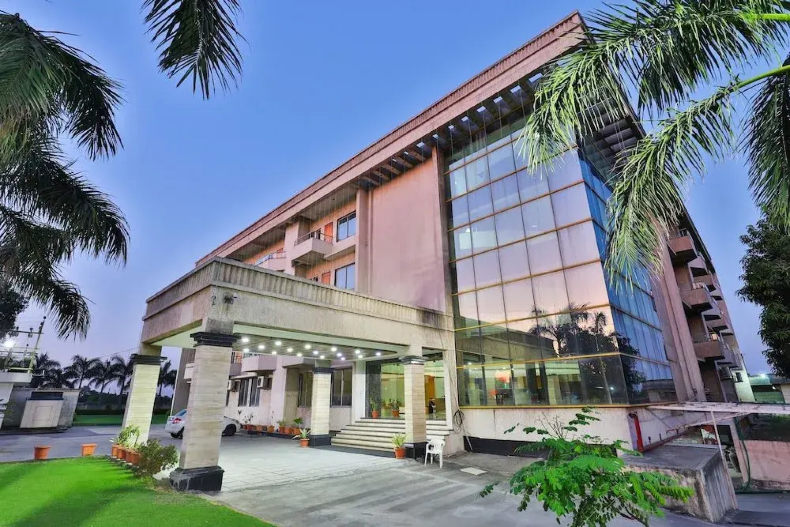 OYO 23180 Patel Ni Motel