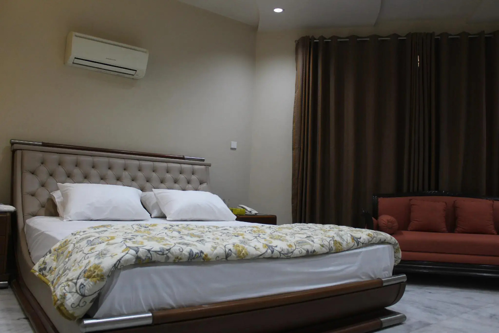 Hotel State Residency