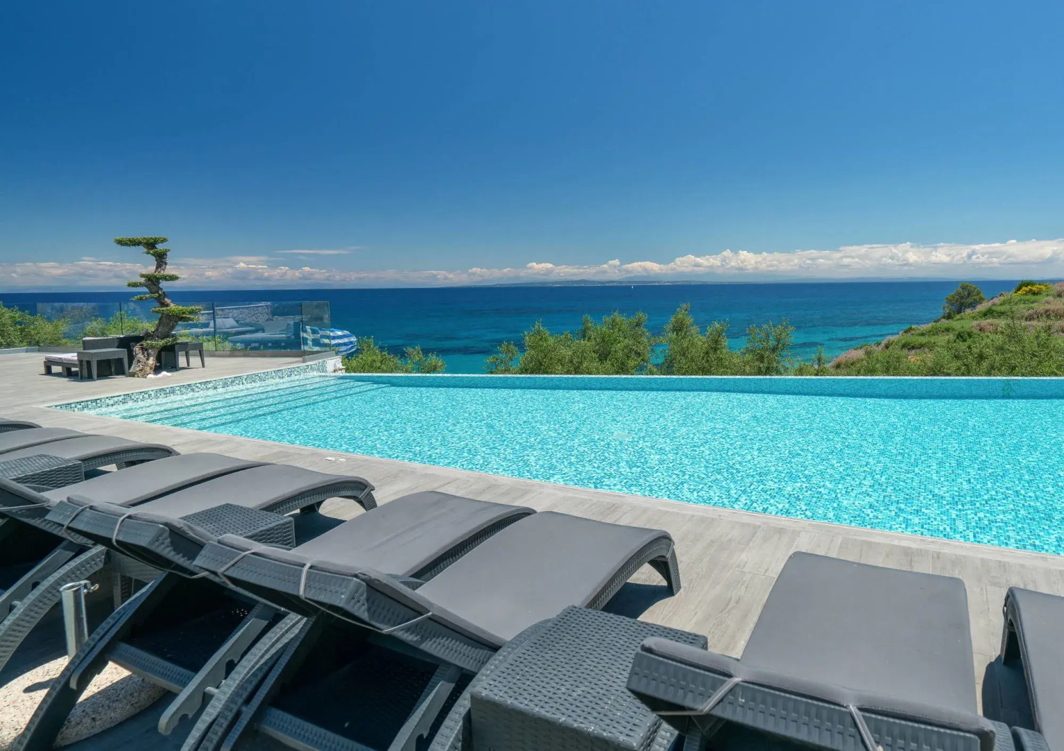Kymothoe Elite Suites