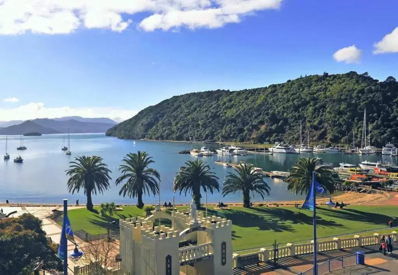 Luxury Waterfront Apartment - Abode No 1