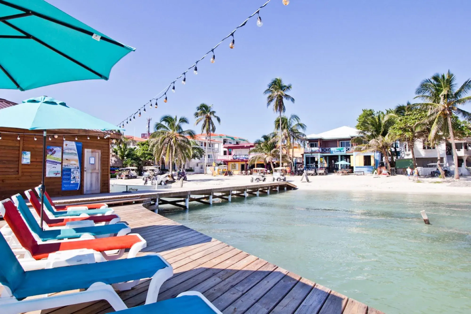 Sandbar Beachfront Hotel & Hostel
