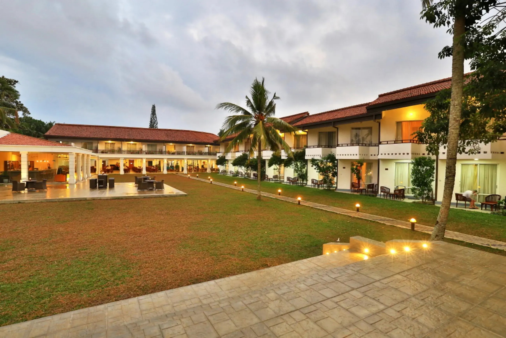 Hibiscus Beach Hotel And Villas