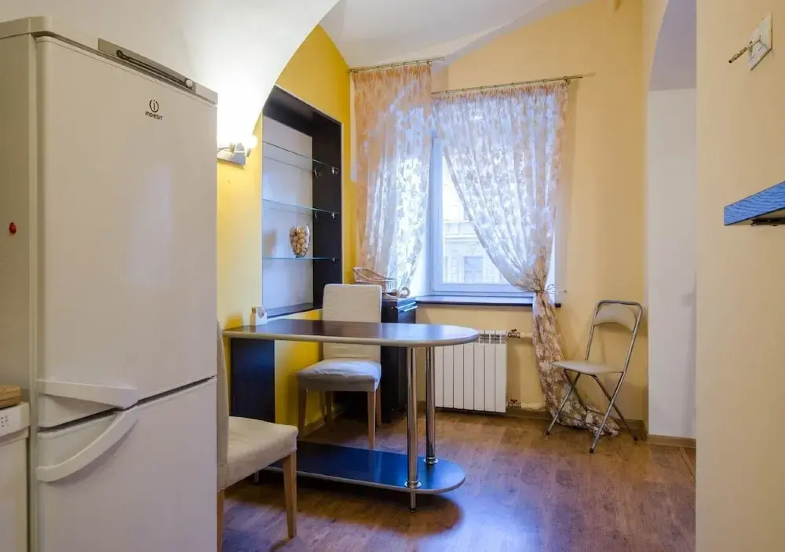 Emperoom Near Summer Garden Apartments