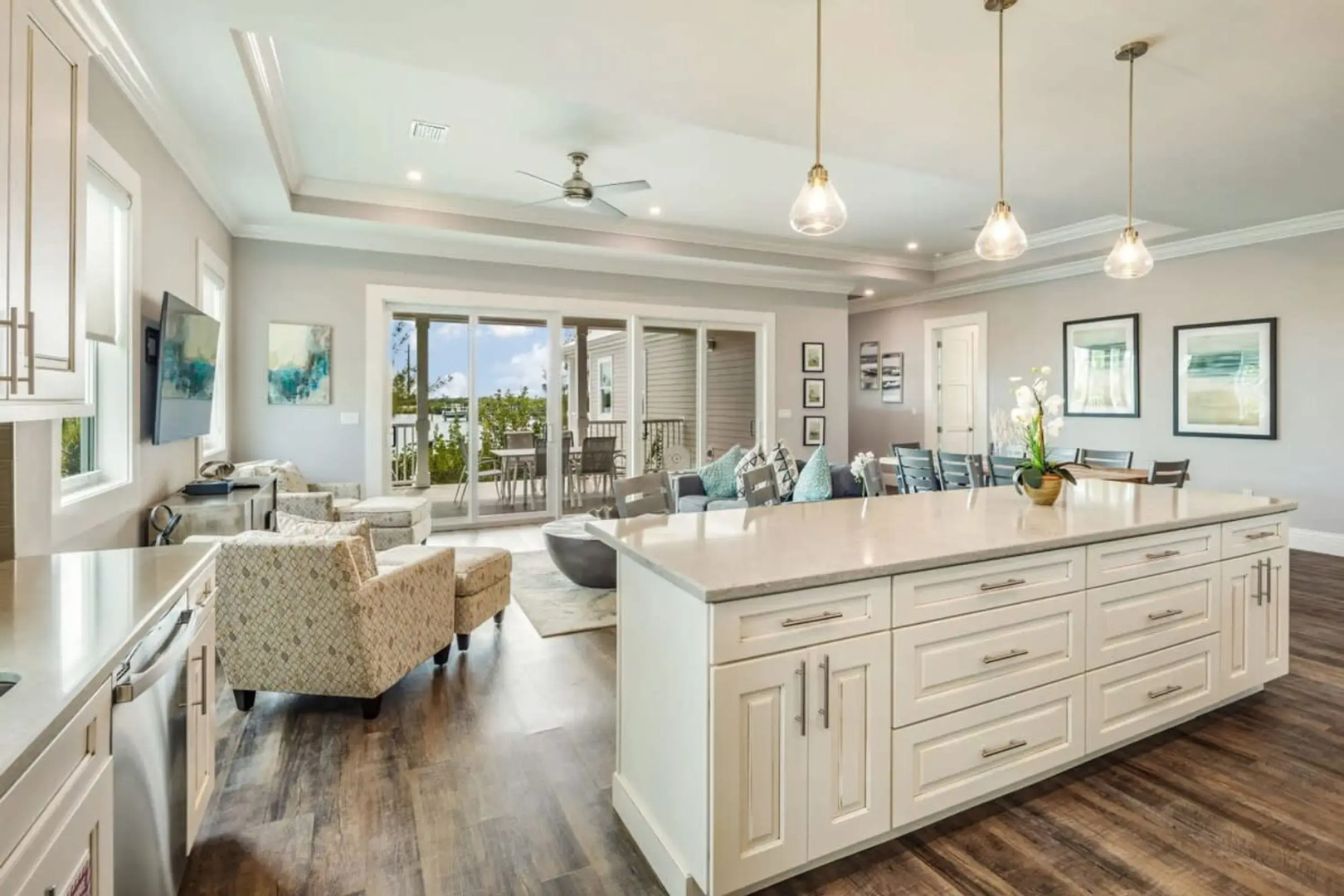 Aquaria House by Brightwild Pool Boat Dock