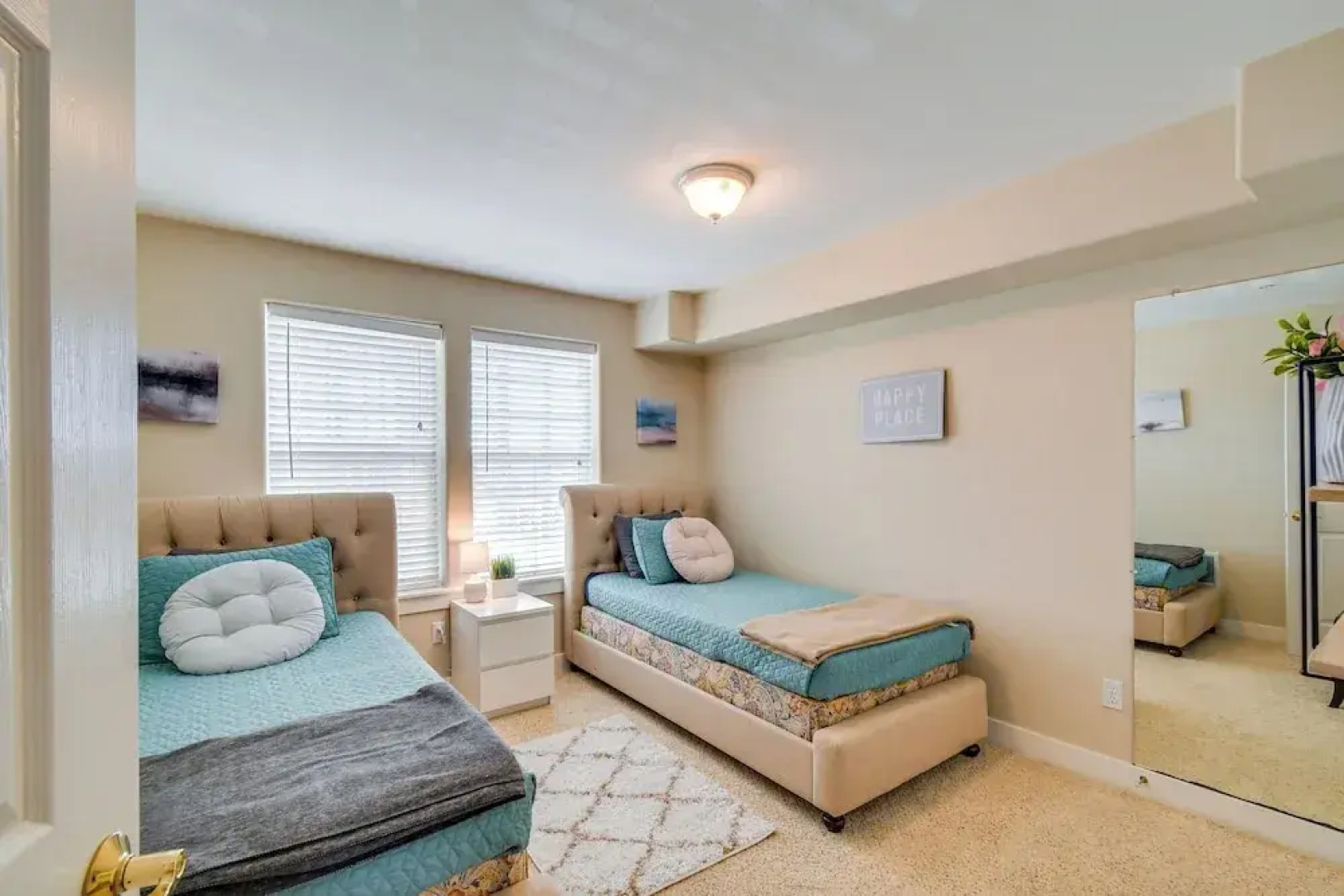 Westport Vacation Rental: Walk to Beach!