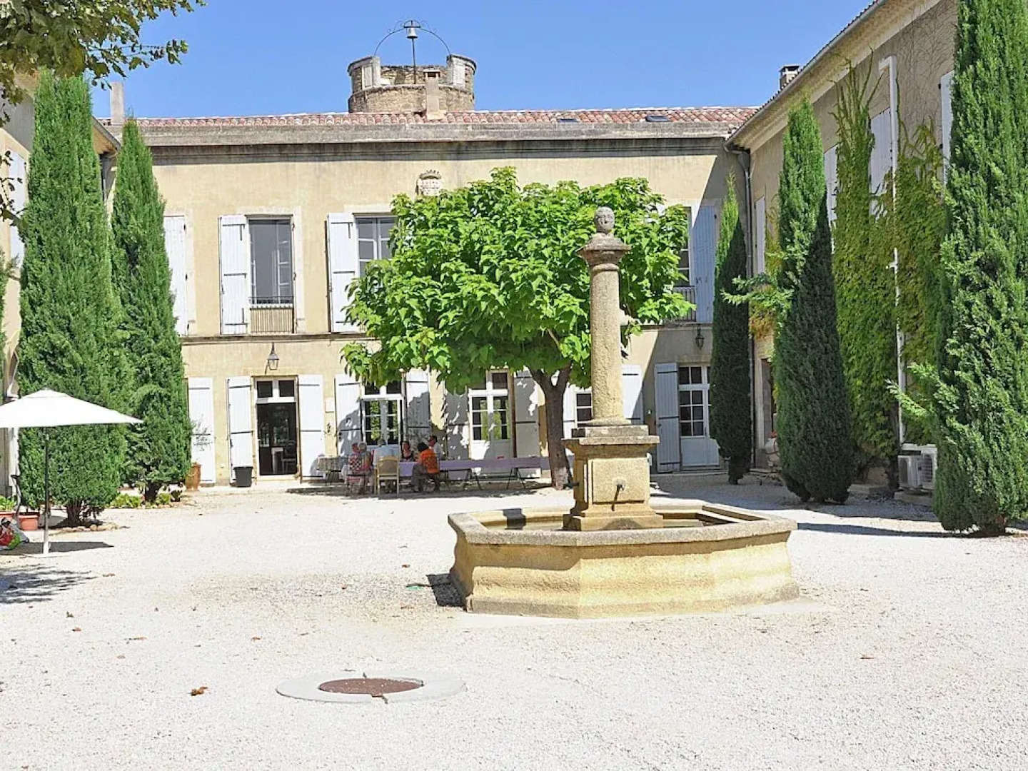 Apartment in an Original Castle With Garden in Jonquières