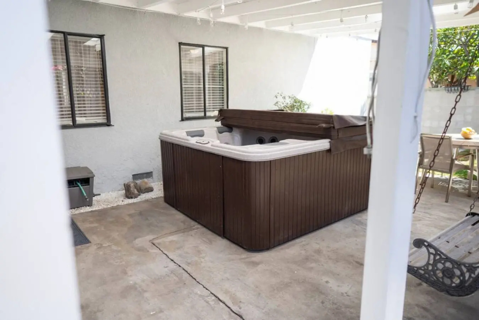 TASTEFUL SPACIOUS 3-BEDROOM HOME WITH HOT TUB ONLY MINUTES FROM DISNEYLAND  (p56)