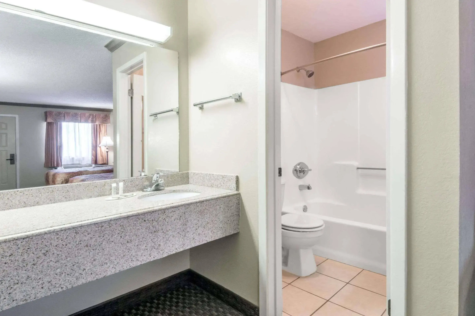 Hill Country Inn & Suites