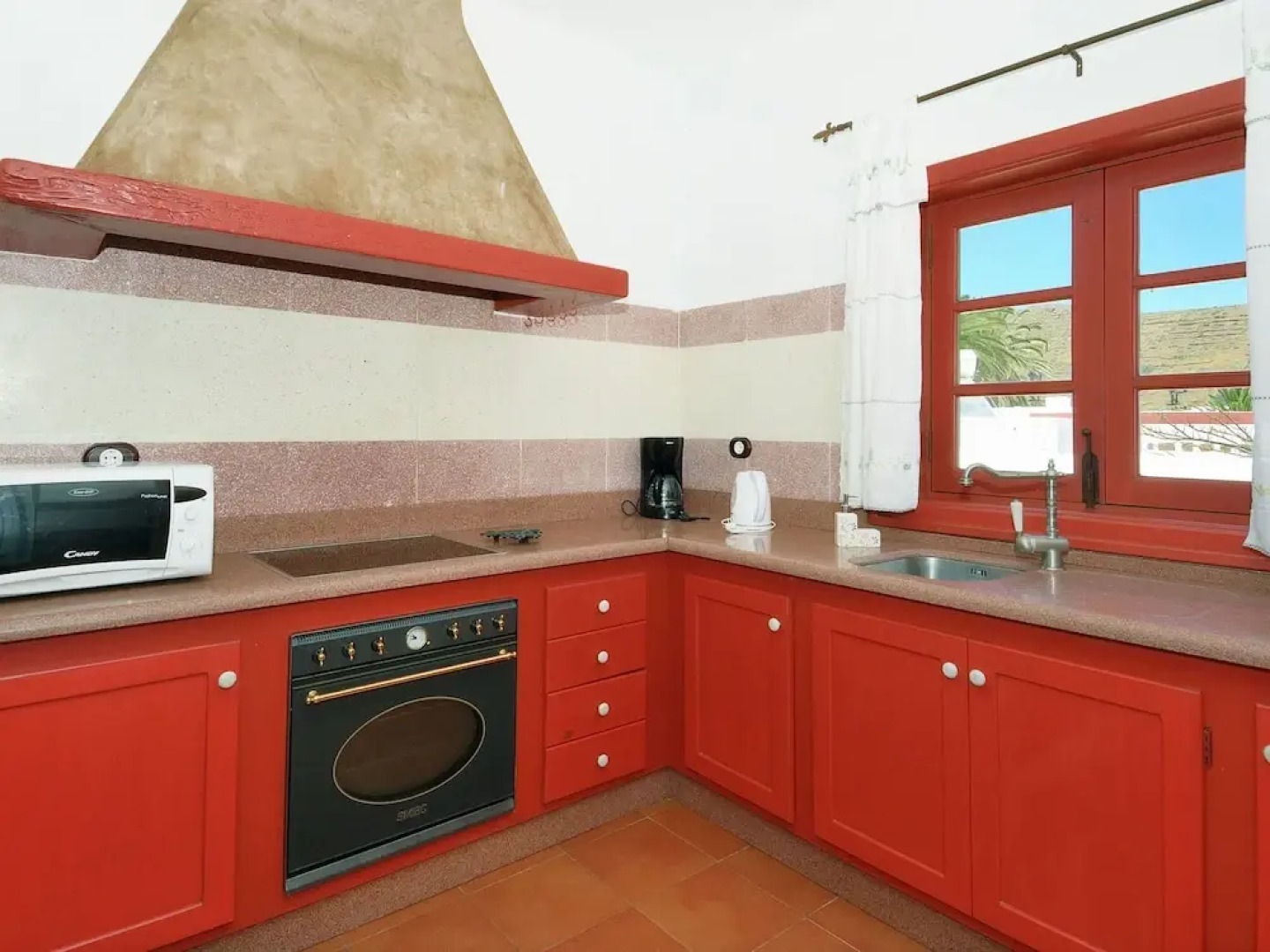 Comfortable Villa in Haría With Swimming Pool