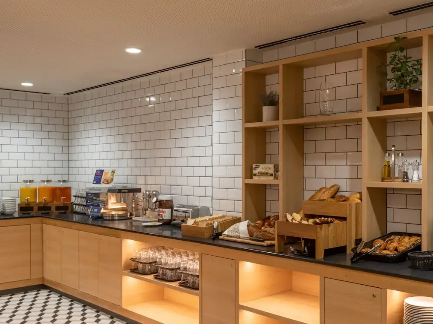 Holiday Inn Express Hamburg South A7 AS42 by IHG