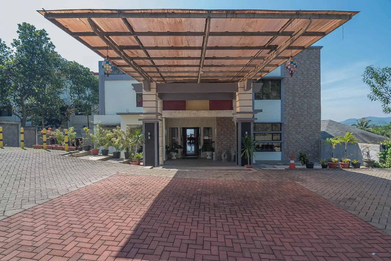 RedDoorz Premium @ Fafa Hills Resort Puncak