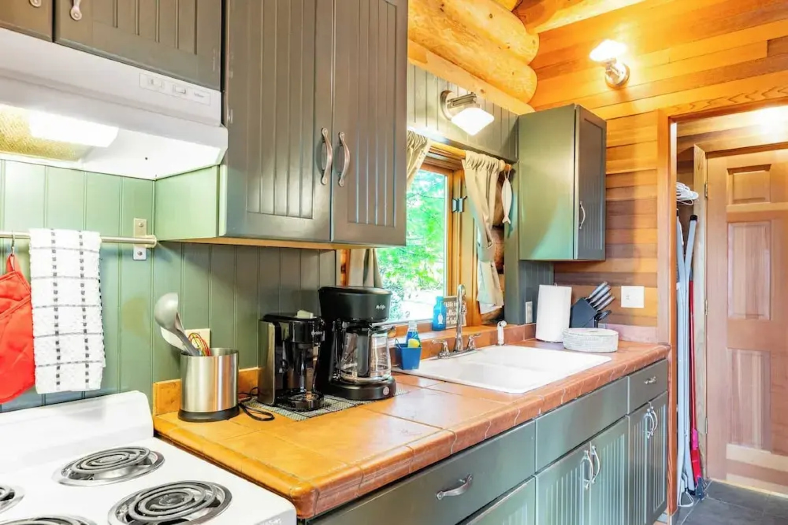 Penn Cove Overlook by Avantstay Cabin w/ Views