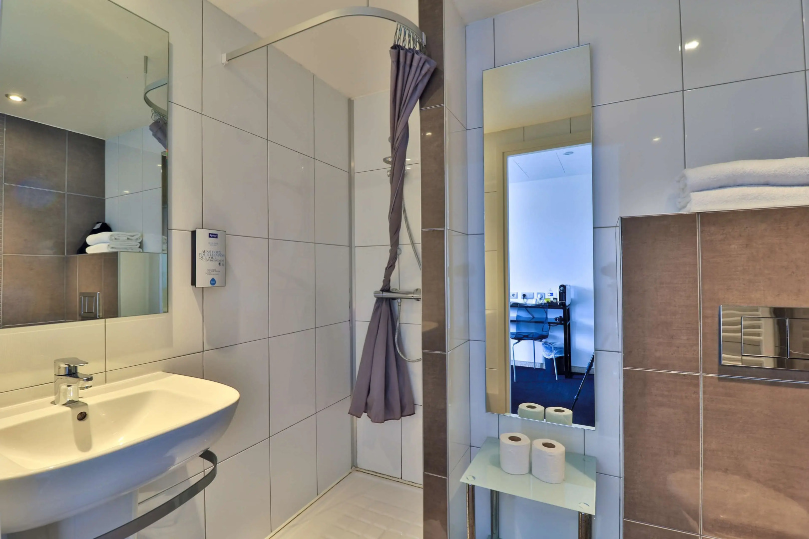 Hôtel, restaurant Kyriad Fréjus