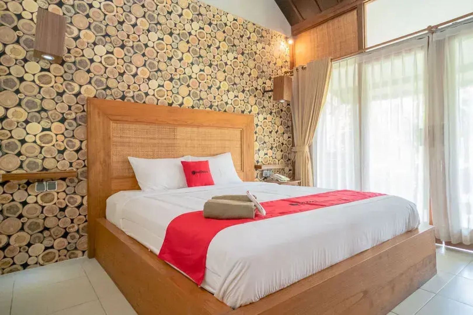 RedDoorz Plus @ Raya Senggigi Lombok