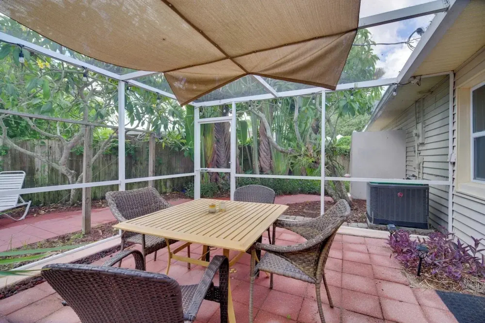 Satellite Beach 'sunshine House' w/ Hot Tub!