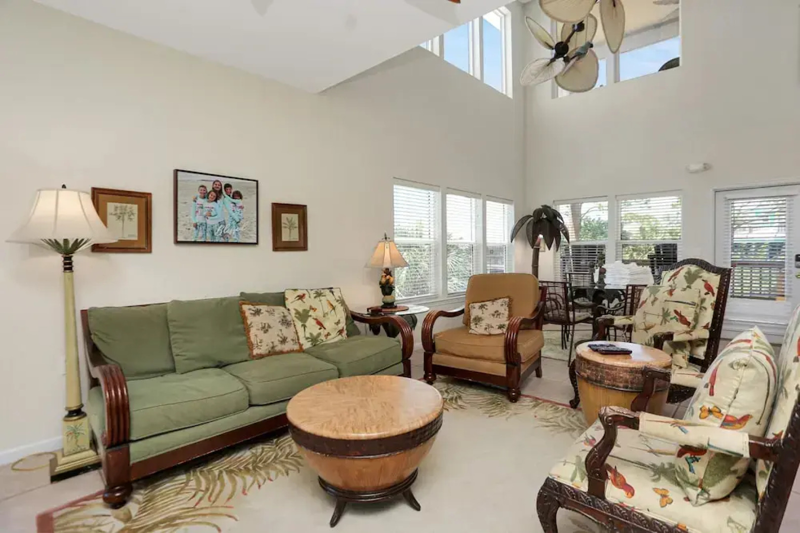 Yellow Bird Apartment