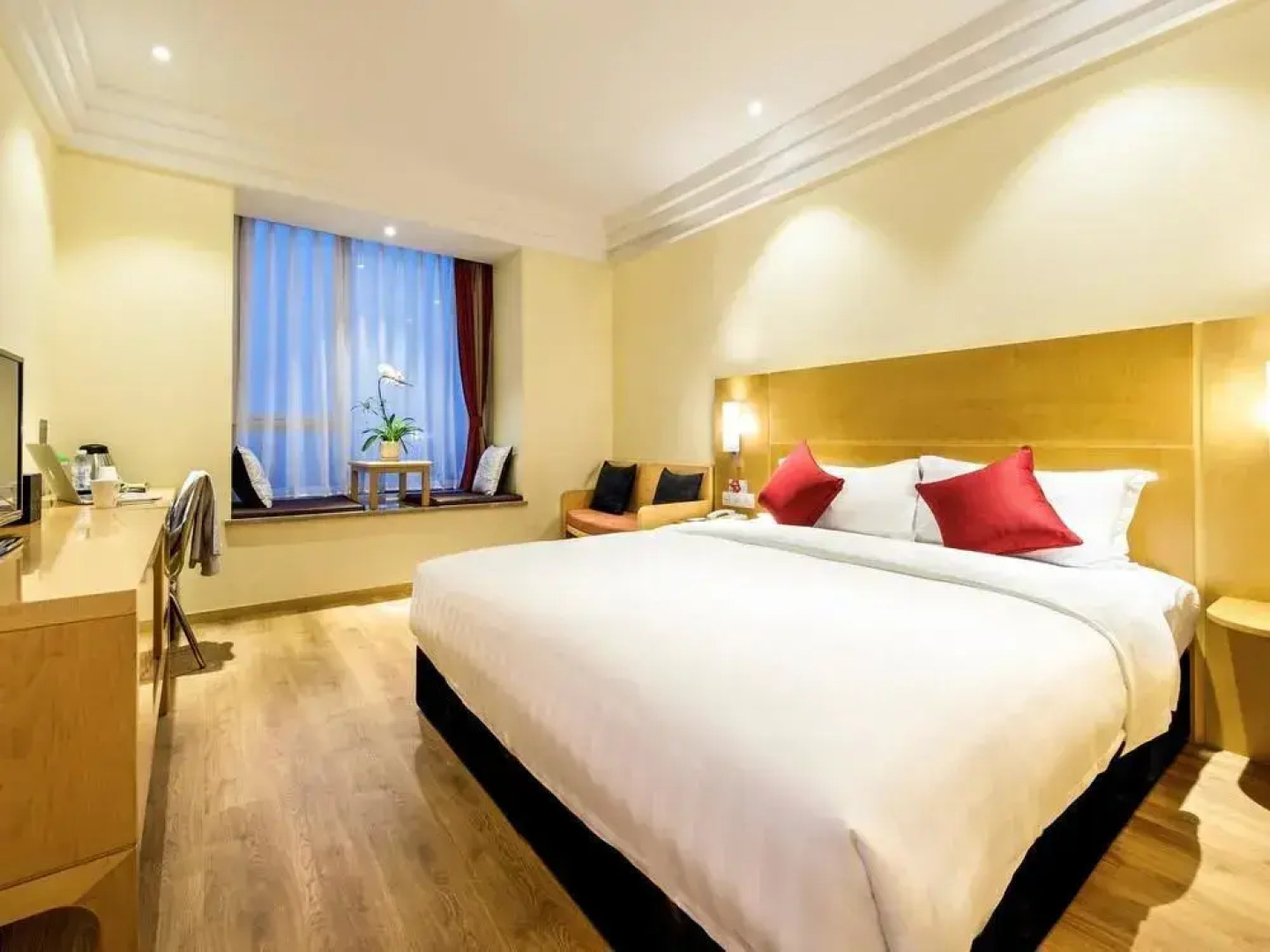 Ibis Wenjiang Floraland