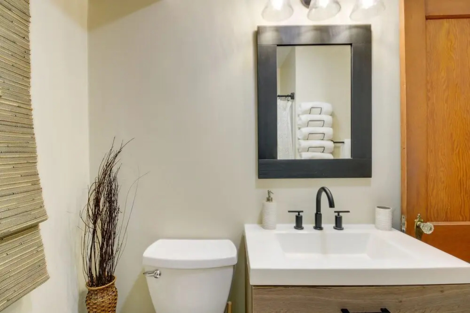 Serene Crosby Cottage: 3 Mi to Serpent Lake!